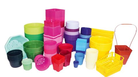 Les solutions liées au marketing sont devenues incontournables pour valoriser la production des horticulteurs et pépiniéristes, et les aider à se faire une place dans un paysage très concurrentiel. Par exemple, il est possible d'avoir des contenants de n'importe quelle couleur pour les harmoniser avec les productions et répondre ainsi à la tendance du prêt-à-poser.PHOTO : SOPARCO