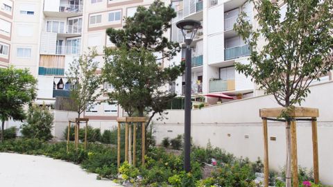 Végétaliser la ville demande des substrats fertiles. Pour limiter le recours à la terre végétale, plus rare et venue de loin, le programme Siterre vise à créer des sols avec des déchets.PHOTO : PASCAL FAYOLLE