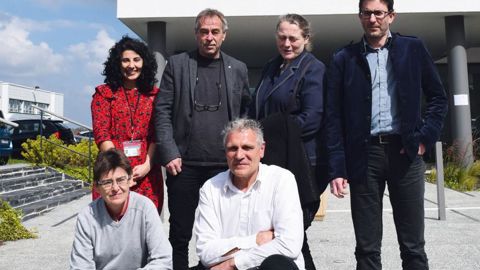 De gauche à droite, à l'arrière : Tanegmart Redjala (chargée de mission du programme régional Recherche formation innovation objectif végétal, pour favoriser les partenariats entreprise recherche), Philippe Simoneau (Université d'Angers), Anne Puech (ANR), Alain Ferre (Arexhor PL) ; à l'avant, Marie-Noëlle Brisset (Inra), Philippe Grappin (UMR-IRHS).