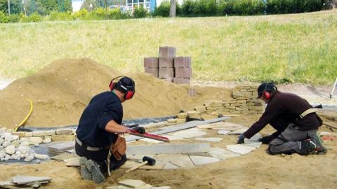 Entraînement intensif des médaillés paysagistes français au centre pilote avant de partir à Abu Dhabi en octobre prochain.PHOTO : LE FRESNE