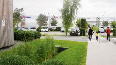 Alors que la communauté internationale mesure l'urgence qu'il y a à protéger les sols, les transformations à des fins d'urbanisation se poursuivent.