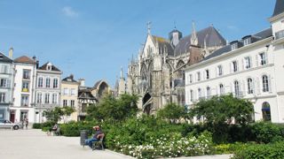 La ville de Troyes (10), 4 fleurs au palmarès national des villes et villages fleuris, accueillera au mois de novembre les Assises nationales du CNVVF. La ville de Troyes (10), 4 fleurs au palmarès national des villes et villages fleuris, accueillera au mois de novembre les Assises nationales du CNVVF.