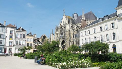 La ville de Troyes (10), 4 fleurs au palmarès national des villes et villages fleuris, accueillera au mois de novembre les Assises nationales du CNVVF.