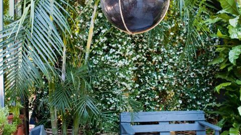 La Fabrique fertile, concept proposé par Les jardins de Gally, a misé sur l'utilisation de matériaux de récupération.PHOTO : PHILIPPE GROLIER