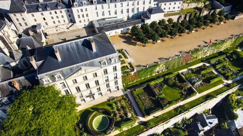 La Roseraie de Blois et les terrasses de l'Évêché, classées « jardin remarquable », seront à découvrir à l'occasion des prochaines Assises régionales de la région Centre, les 19 et 20 septembre.PHOTO : VILLE DE BLOIS