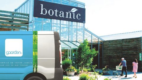 Botanic s'est associée avec Gaarden, avec une idée simple : le premier propose et vend des végétaux à un particulier, le second les transporte et les plante dans son jardin.PHOTO : BOTANIC