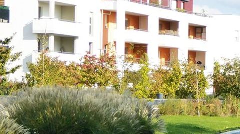 Les entreprises et les organismes HLM sont propriétaires et/ou gestionnaires de nombreux espaces verts. De nouvelles pratiques de gestion permettent de mieux valoriser ce patrimoine tout en réduisant les coûts associés.PHOTO : PLANTE & CITÉ