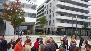 Les 5 et 6 octobre, le congrès annuel d'Hortis, les responsables d'espace nature en ville, s'est tenu à Lyon autour « des espaces verts au service de la santé ». Outre les interventions en salle, les participants ont visité, entre autres, le nouvel écoquartier Confluence. Les 5 et 6 octobre, le congrès annuel d'Hortis, les responsables d'espace nature en ville, s'est tenu à Lyon autour « des espaces verts au service de la santé ». Outre les interventions en salle, les participants ont visité, entre autres, le nouvel écoquartier Confluence.