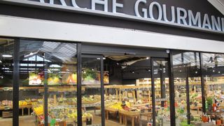 Si l'alimentaire est déjà bien présent chez Gamm vert, il le sera encore plus avec la juxtaposition d'une jardinerie avec un magasin Frais d'Ici. Jardiland n'est pas en reste avecun concept d'épicerie cohérent, déjà en test ici à Bonneuil-sur-Marne (94). PHOTO : PASCAL FAYOLLE