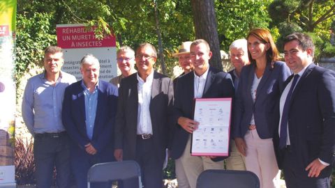 Fruit d'un actif travail collaboratif entre les producteurs franciliens et les représentants d'organismes d'Île-de-France, la nouvelle charte vise la promotion de l'horticulture et du paysage.PHOTO YH