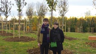 Le jardin français de Notre-Dame-de-Lorette, conçu par Élise et Martin Hennebicque, est composé de boisements et de clairières inspirés des vergers pâturés de la région.PHOTO YAËL HADDAD Le jardin français de Notre-Dame-de-Lorette, conçu par Élise et Martin Hennebicque, est composé de boisements et de clairières inspirés des vergers pâturés de la région.PHOTO YAËL HADDAD