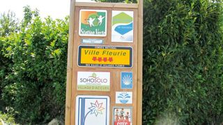 Le pannonceau Villes et Villages fleuris devrait évoluer en 2019 à l'occasion des 60 ans du CNVVF. Le pannonceau Villes et Villages fleuris devrait évoluer en 2019 à l'occasion des 60 ans du CNVVF.