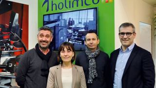 L'équipe commerciale au Sival 2017 à Angers (49). De gauche à droite : Philippe Gréau, Yvette De Graaf, Stéphane Jaouen, Damien Vinet. L'équipe commerciale au Sival 2017 à Angers (49). De gauche à droite : Philippe Gréau, Yvette De Graaf, Stéphane Jaouen, Damien Vinet.