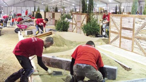 Les Olympiades pour les métiers de l'horticulture et ceux de jardinier se déroulent en binômes. Ici, les candidats lors des finales nationales, à Strasbourg (67), en 2015.
