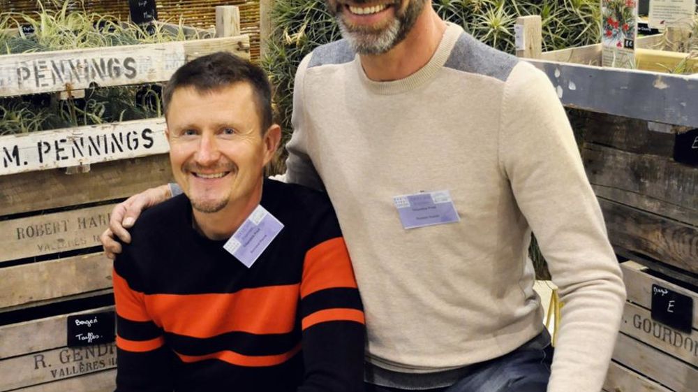 De gauche à droite, Pierre Kerrand et Daniel Thomin :ils ont créé Tillandsia Prod, dans le Gard, pour développer une production 100 % française de Tillandsia de haute qualité.PHOTO : ISABELLE CORDIER De gauche à droite, Pierre Kerrand et Daniel Thomin :ils ont créé Tillandsia Prod, dans le Gard, pour développer une production 100 % française de Tillandsia de haute qualité.PHOTO : ISABELLE CORDIER