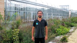  Philippe Mathé, directeur de l'exploitation du lycée : « Les élèves peuvent tout voir avec parcimonie », dans les nouvelles serres qui comprennent 19 climats différents.PASCAL FAYOLLE