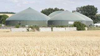 Grande consommatrice et surtout productrice d'énergies, l'agriculture française sera impactée par la trajectoire nationale débattue, à partir d'aujourd'hui. Grande consommatrice et surtout productrice d'énergies, l'agriculture française sera impactée par la trajectoire nationale débattue, à partir d'aujourd'hui.