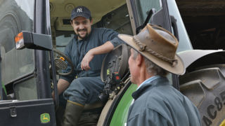 20 % des agriculteurs envisagent une reprise de leur exploitation dans le cercle familial, d'ici à 3 ans. 20 % des agriculteurs envisagent une reprise de leur exploitation dans le cercle familial, d'ici à 3 ans.