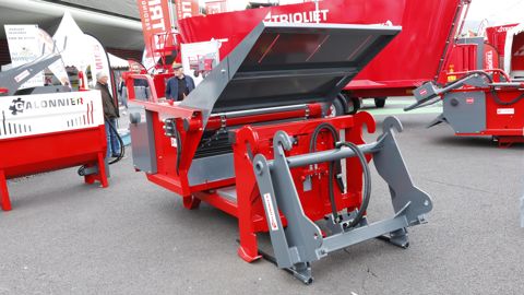 Galonnier commande la dérouleuse par radio Galonnier commande la dérouleuse par radio