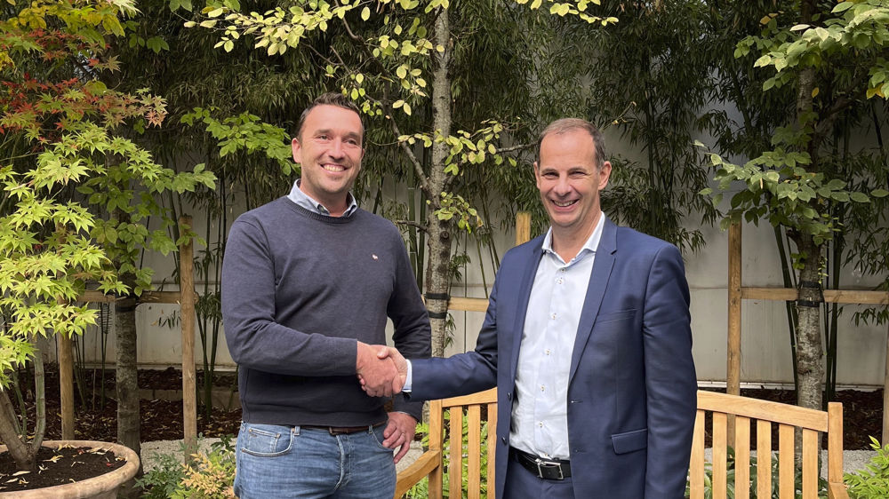 Nicolas Grange, dirigeant de Clôtures Île-de-France (à gauche), et Olivier Bret, directeur général d’Idverde.