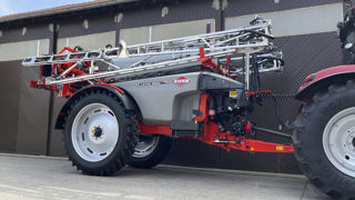 Le Lexis 3800 offre une capacité de cuve de 4 000 litres pour des rampes de 28 m en aluminium. Le Lexis 3800 offre une capacité de cuve de 4 000 litres pour des rampes de 28 m en aluminium.