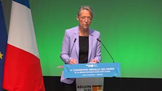 Elisabeth Borne a souhaité "améliorer la performance des réseaux d'irrigation et une plus grande réutilisation des eaux usées traitées". Elisabeth Borne a souhaité "améliorer la performance des réseaux d'irrigation et une plus grande réutilisation des eaux usées traitées".
