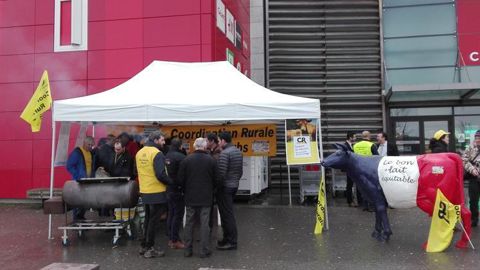 La Coordination à la rencontre des consommateurs ce 6 mars 2018 à Besançon. La Coordination à la rencontre des consommateurs ce 6 mars 2018 à Besançon.