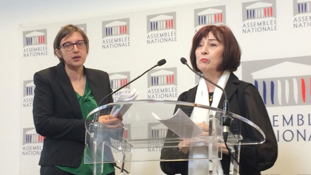 Mme Karine Daniel (Groupe socialiste, écologiste et républicain, Loire-Atlantique) et Mme Danielle Auroi, présidente de la commission des affaires européennes (Europe Écologie Les Verts). © S. Bergot