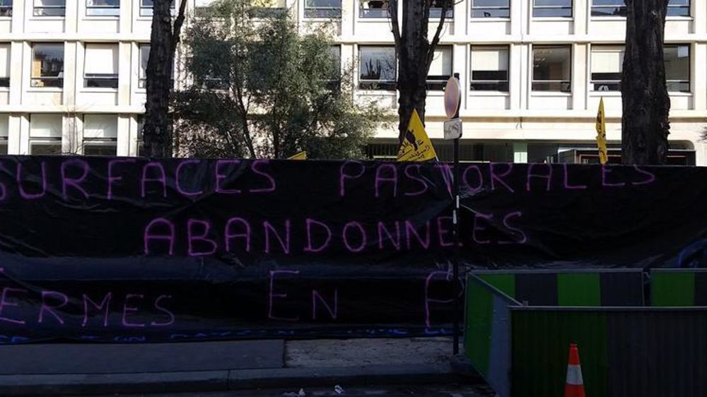 Manifestation de la Confédération paysanne au ministère de l’Agriculture le 14 mars 2018 en faveur des zones pastorales. © Twitter/Confédération paysanne