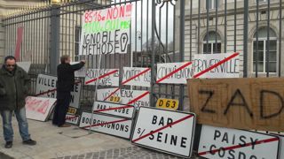 Action devant la préfecture de Troyes, le 14 février 2018. © FDSEA10 Action devant la préfecture de Troyes, le 14 février 2018. © FDSEA10