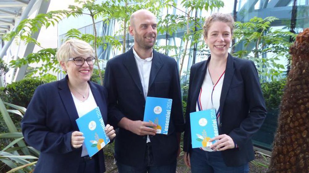 De gauche à droite, l’équipe d’Agrosolutions : Carole Hernandez-Zakine, docteur en droit de l’environnement, Antoine Poupart, directeur général, et Noëllie Hestin, en charge des projets autour de l’autoroute A1 et de l’agriculture urbaine. © M. Coisne/GFA