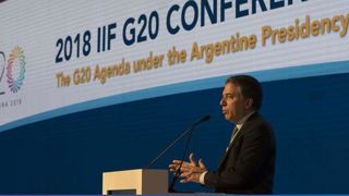 Nicolas Dujovne, ministre argentin des Finances, devant le G20 des ministres des Finances et des gouverneurs de banque centrales à Buenos Aires.© Twitter/G20 Argentina Nicolas Dujovne, ministre argentin des Finances, devant le G20 des ministres des Finances et des gouverneurs de banque centrales à Buenos Aires.© Twitter/G20 Argentina