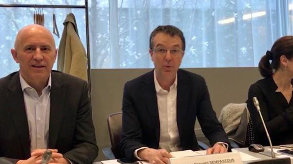 Le président de la mission  d’information sur le foncier agricole,  Jean-Bernard  Sempastous (LREM), est entouré des deux corapporteurs, Dominique Potier (Nouvelle Gauche)  et Anne-Laurence Petel (LREM). © R. Aries/GFA