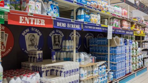 La Fédération nationale des producteurs de lait (FNPL) demande que le principe de construction du prix en marche avant soit respecté et attend une revalorisation « significative » du prix de vente des produits laitiers. © A. Massiot La Fédération nationale des producteurs de lait (FNPL) demande que le principe de construction du prix en marche avant soit respecté et attend une revalorisation « significative » du prix de vente des produits laitiers. © A. Massiot