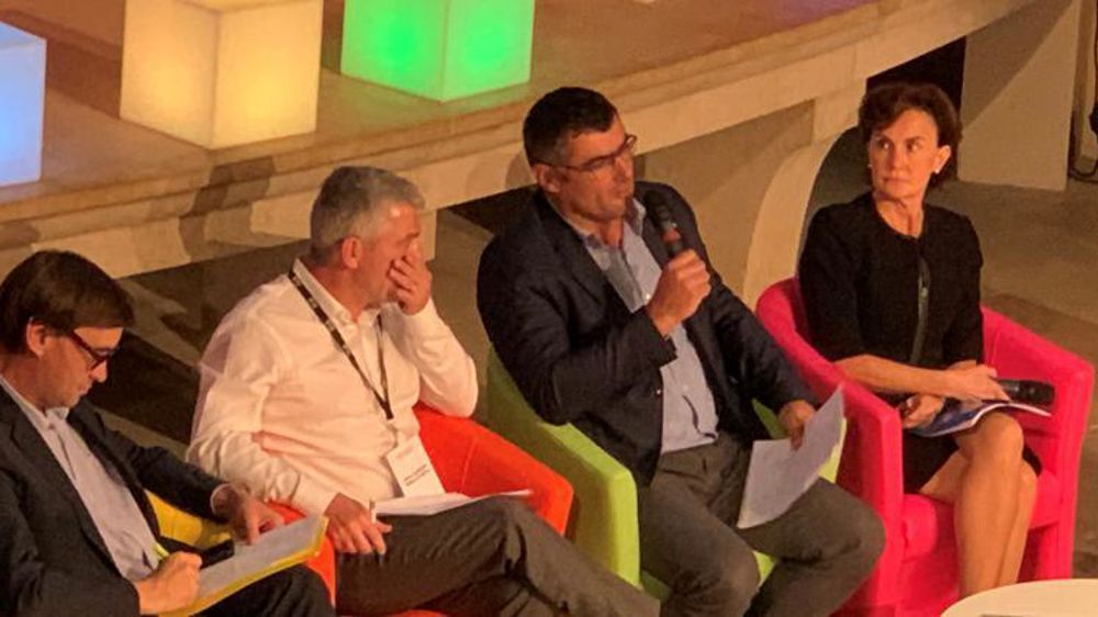 De gauche à droite : Sébastien Windsor, président de l’Acta, Olivier Clanchin, président de Triballat-Noyal, Daniel Peyraube, agriculteur membre du bureau de la FNSEA, et Catherine Geslain-Lanéelle, haut fonctionnaire de l’administration agricole. © C. Le Gall/GFA