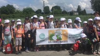 Lancement ce 28 mai 2018 dans l’Eure, sur l’exploitation de 70 vaches laitières de Stéphanie et Jean-Marie Bourdon, de l’opération « Fermes ouvertes » en présence de Christiane Lambert, présidente de la FNSEA. © Twitter/ChLambert_FNSEA Lancement ce 28 mai 2018 dans l’Eure, sur l’exploitation de 70 vaches laitières de Stéphanie et Jean-Marie Bourdon, de l’opération « Fermes ouvertes » en présence de Christiane Lambert, présidente de la FNSEA. © Twitter/ChLambert_FNSEA