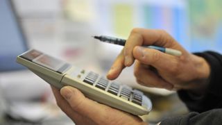 Des calculs sont nécessaires pour vérifier son éligibilité aux aides de l’État réservées au redressement des exploitations agricoles. © Cédric Faimali/GFA Des calculs sont nécessaires pour vérifier son éligibilité aux aides de l’État réservées au redressement des exploitations agricoles. © Cédric Faimali/GFA