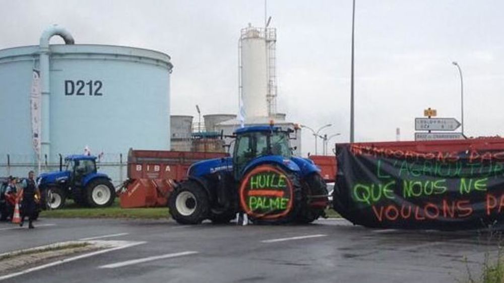 Raffinerie de Grandpuits ce matin © Usaa 02/Twitter