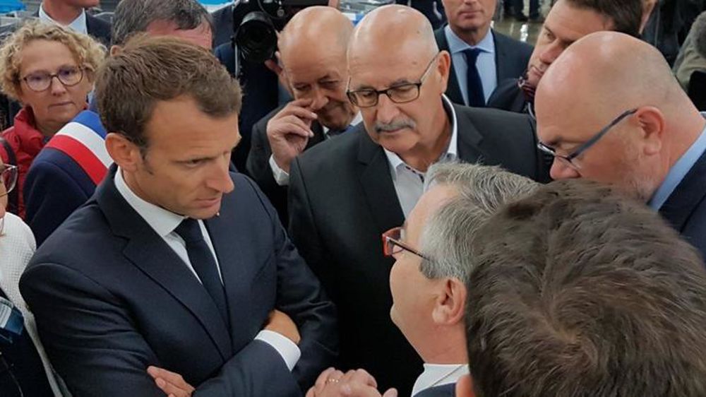 Emmanuel Macron, en déplacement dans le Finistère. © Twitter Stéphane Travert