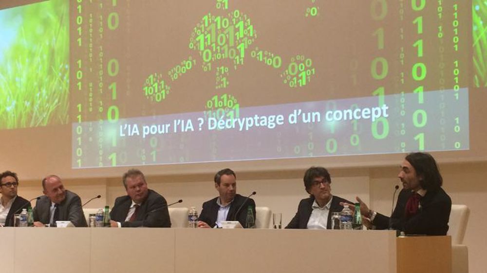 La table ronde des AgriDataDays réunit en plus des deux députés de la majorité Jean Baptiste Moreau et Cédric Villani, le fondateur de The green data Jérémie Wainstain, Fabrice Tocco cofondateur de la plate-forme d’échange de données Dawex, Emmanuel Vauquelin agriculteur et président de Visio-Green et Raphaël Appert vice président de la FNCA. © L. Coassin
