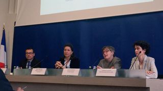 Agnès Buzyn, ministre des Solidarités et de la Santé (deuxième à gauche), clôturant le lancement des travaux sur la stratégie nationale de santé 2017-2022. © Twitter/Ministère des Solidarités et de la Santé Agnès Buzyn, ministre des Solidarités et de la Santé (deuxième à gauche), clôturant le lancement des travaux sur la stratégie nationale de santé 2017-2022. © Twitter/Ministère des Solidarités et de la Santé