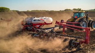 Semis du maïs en condition sèche en Afrique du Sud. © Agco Semis du maïs en condition sèche en Afrique du Sud. © Agco