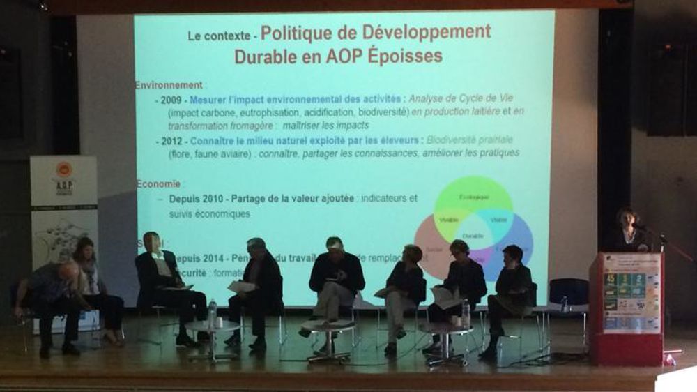 Alexandra Jacquot, du syndicat de défense de l’époisses, présentait le partenariat engagé avec la ligue de protection des oiseaux. © V. Guyot/GFA