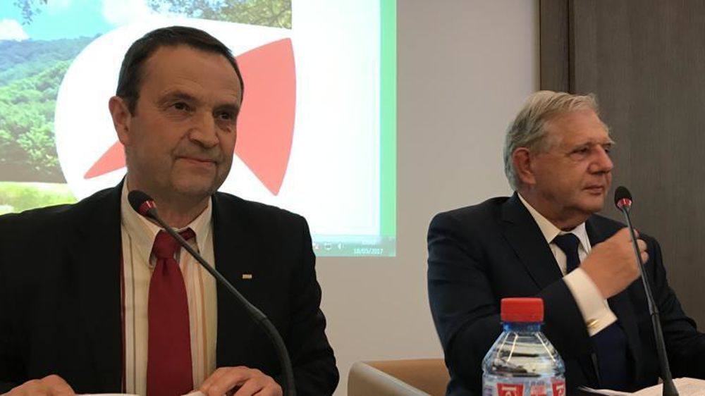 Claude Cochonneau, président de l’Assemblée permanente des chambres d’agriculture, aux côtés de Jacques Mézard, ministre de l’Agriculture, en 2017. © Rosanne Aries