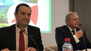 Claude Cochonneau, président de l’Assemblée permanente des chambres d’agriculture, aux côtés de Jacques Mézard, ministre de l’Agriculture, en 2017. © Rosanne Aries Claude Cochonneau, président de l’Assemblée permanente des chambres d’agriculture, aux côtés de Jacques Mézard, ministre de l’Agriculture, en 2017. © Rosanne Aries