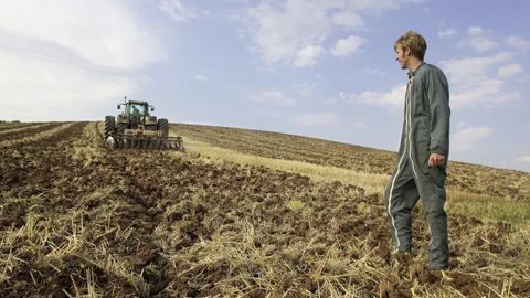 Sont éligibles au paiement en faveur des jeunes agriculteurs ceux justifiant d’un diplôme de niveau IV ou d’une qualification équivalente, à la date de l’introduction de leur demande d’aide relative à ce paiement. © Claudius Thiriet Sont éligibles au paiement en faveur des jeunes agriculteurs ceux justifiant d’un diplôme de niveau IV ou d’une qualification équivalente, à la date de l’introduction de leur demande d’aide relative à ce paiement. © Claudius Thiriet