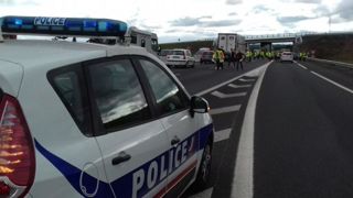 Manifestation d’agriculteurs sur la RN12 à proximité de Saint-Brieuc, le 23 août 2018. © Twitter/Police 22 Manifestation d’agriculteurs sur la RN12 à proximité de Saint-Brieuc, le 23 août 2018. © Twitter/Police 22