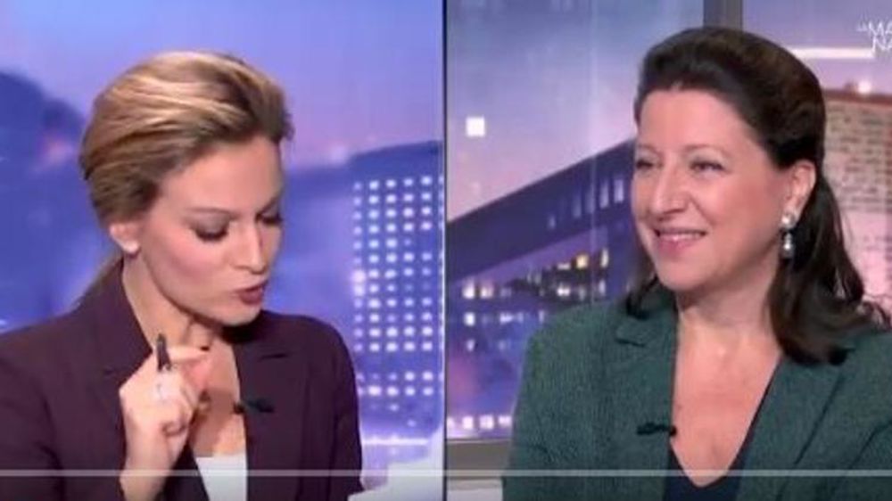 À droite, la ministre de la Santé, Agnès Buzyn, interviewée sur LCI.