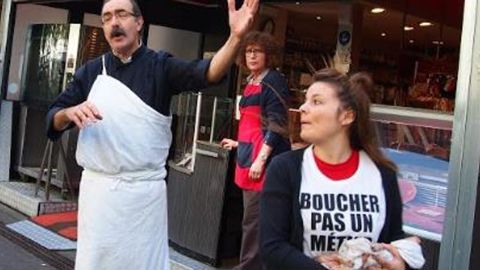 « Boucher n’est pas un métier », à l’occasion d’un happening le 22 septembre, un groupe d’association a voulu renouveler son opposition à l’élevage et au commerce de viande. © DR « Boucher n’est pas un métier », à l’occasion d’un happening le 22 septembre, un groupe d’association a voulu renouveler son opposition à l’élevage et au commerce de viande. © DR