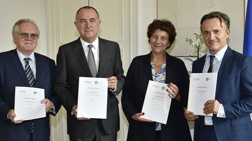 Marc Michel, président-directeur général de l’Irstea, Didier Guillaume, ministre de l’Agriculture et de l’Alimentation, Frédérique Vidal, ministre de l’Enseignement supérieur, de la Recherche et de l’Innovation, et Philippe Mauguin, président directeur général de l’Inra. © Ministère de l’Agriculture